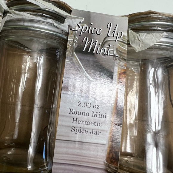 Circleware Spice Up Mini Square Glass Spice Jars lock lid 7.25 oz - Picture 3 of 4